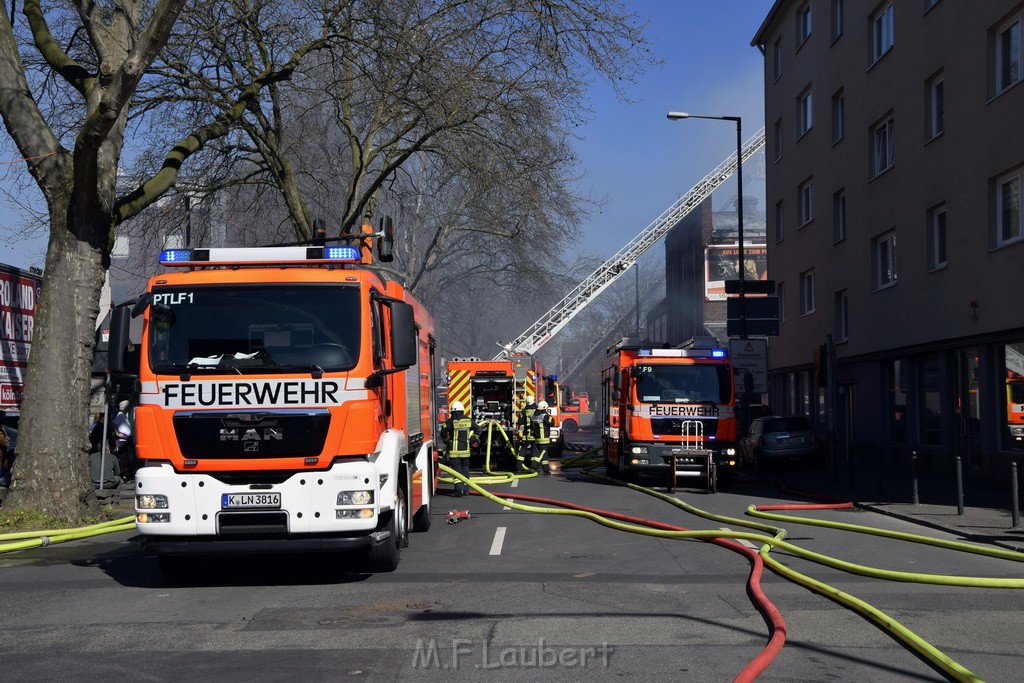 Feuer 4 Koeln Muelheim Deutz Muelheimerstr P190.JPG - Miklos Laubert